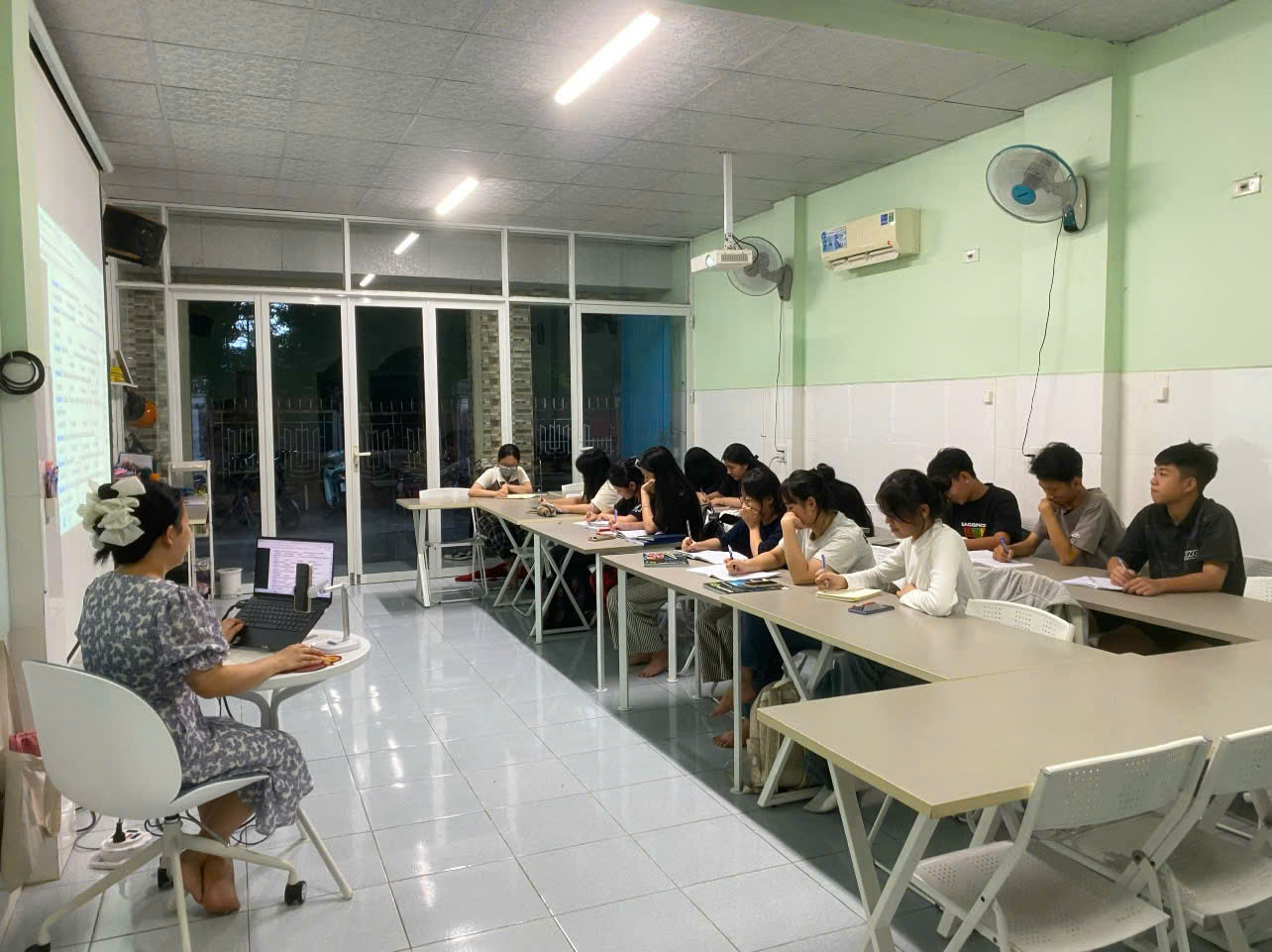 “Vững Từ Bên Trong – Tự Tin Vươn Xa” - Slogan Anh Ngữ Ms Hồng